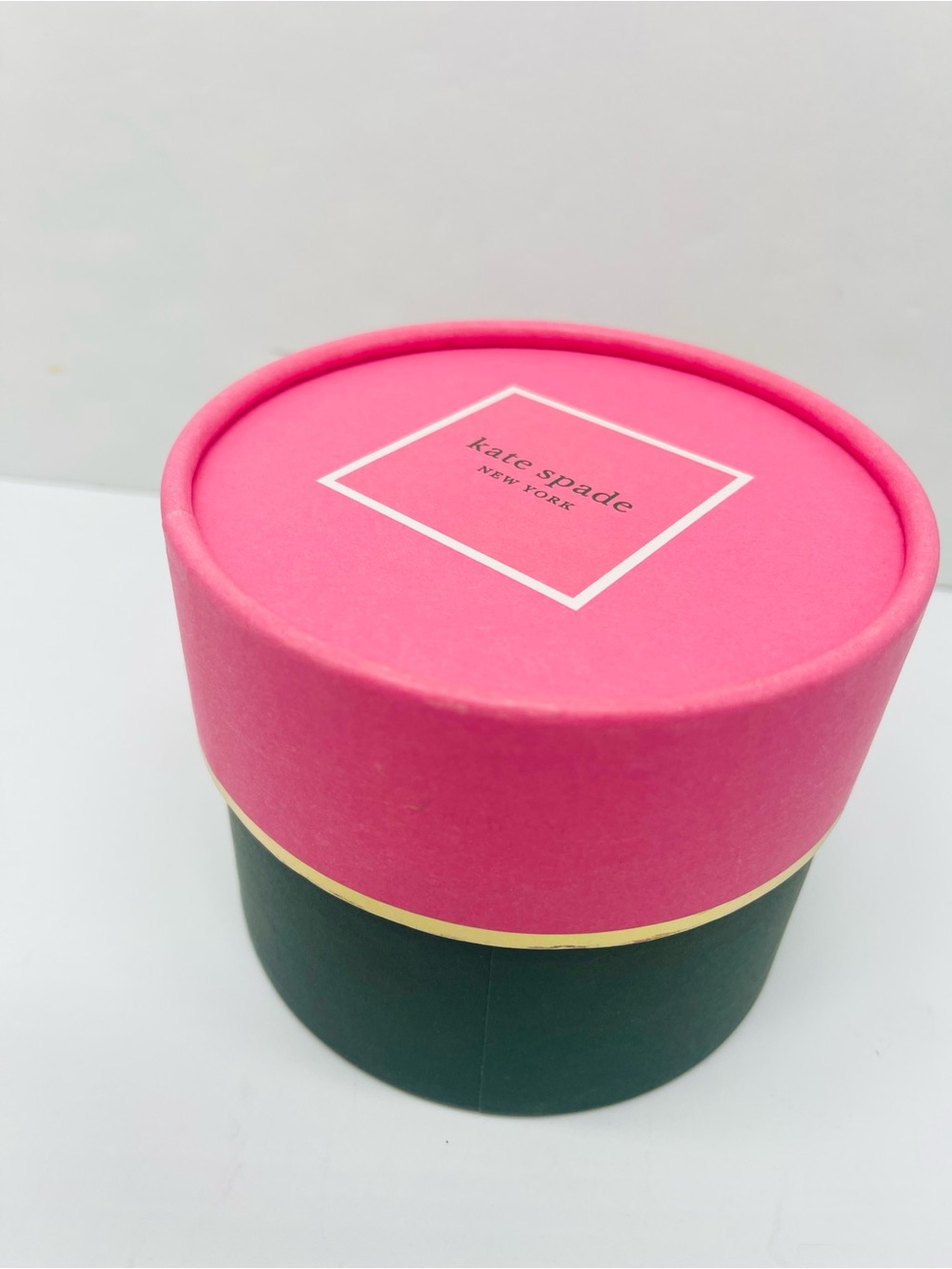 kate spade Hot Pink & Dark Green Round Gift Box with Gold Trim New - Picture 13 of 16